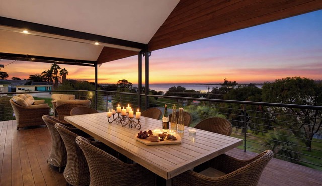 Waterfront Retreat | Estuary Views & Balcony