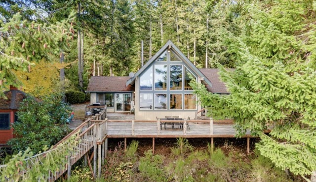 Waterfront Retreat: Eldon House on Hood Canal