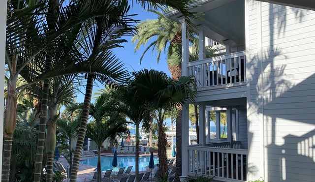 Waterfront Retreat, Old Town, Hyatt, 4 Nights, Sleeps 4, Swimming Pool, Hot Tub