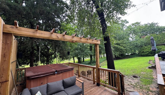 Waterfront Studio with Hot Tub & Fire Pit Sleeps 4