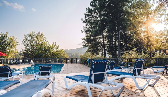 Waterfront Suite & Lake Resort