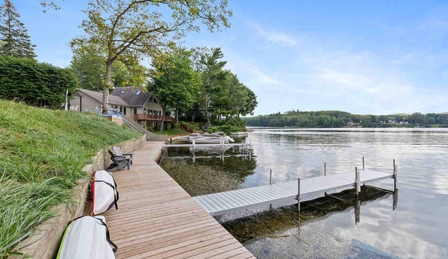 Waterfront Suite Dock, Kayaks, Firepit, BBQ