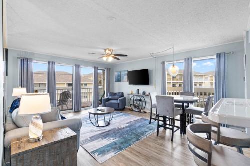 Waterfront Summer Vacay Free Private Beach Chairs & Umbrella Sleeps 5