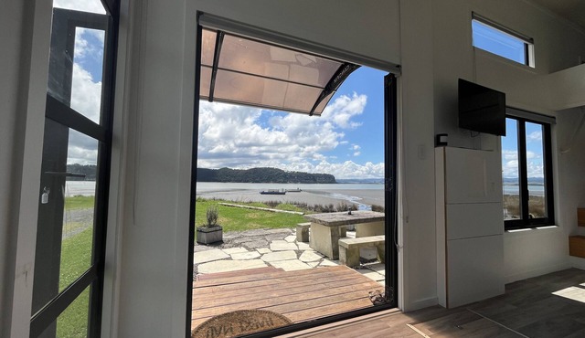 Waterfront Tiny House on Kawhia Harbour.