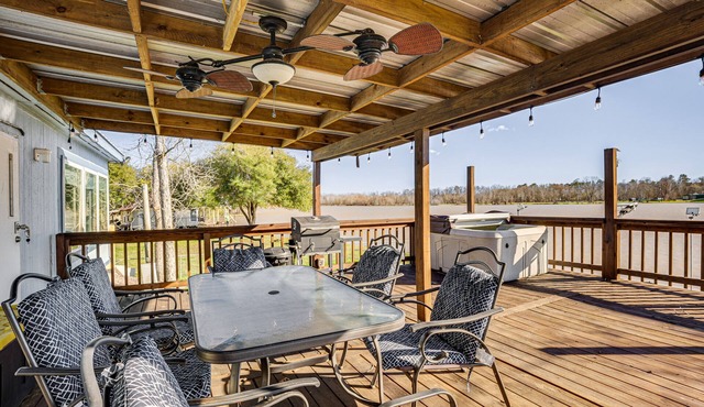 Waterfront Trinity Vacation Rental w/Hot Tub!
