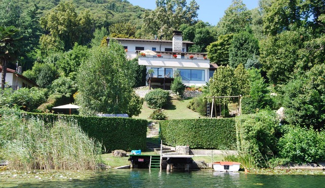 Waterfront Villa with private dock at Lago di Monate