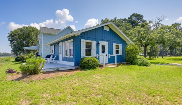 Waterfront Vacation Rental Home on Newport River!