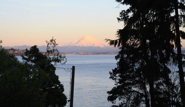 Waterfront Vashon Home with Amazing View