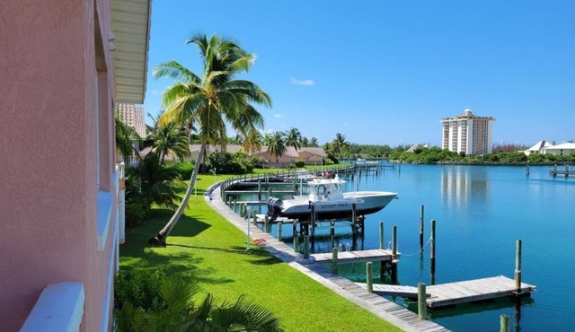 Waterfront Views, Steps From Beach, 4 Bedrooms, 40' Dock available for addl fee