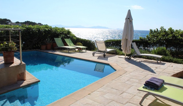 Waterfront villa, direct sea access, 6 bedrooms, 3 bathrooms