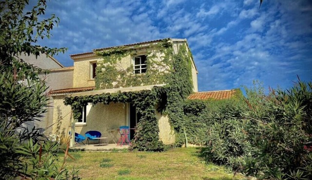 Waterfront villa 150 m from the beach