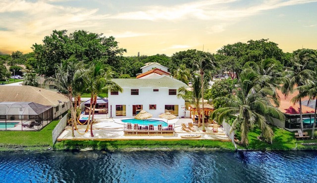 Waterfront Villa | Beach, Game Room, Cinema & Spa