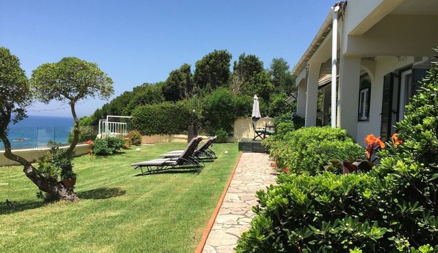 WATERFRONT VILLA SEAHORSE BAY- HALIKOUNAS