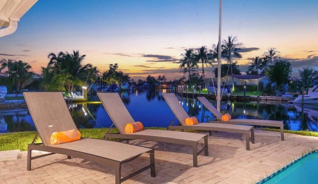Waterfront Villa w/View, Heated Pool & Boat Rental