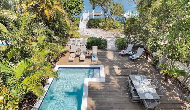 *WATERFRONT WHISPERS @ GULFVIEW* Waterfront Home & Pool + LAST KEY SERVICES…