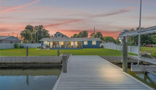 Waterfront with a huge dock with direct Gulf access. Clean and Comfortable.