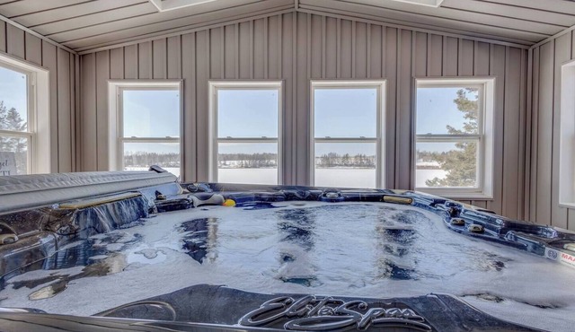 Waterfront with access, 3BR, Dock, Sauna & Hot Tub