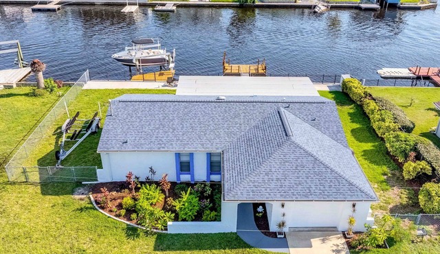 WATERFRONT WITH DIRECT GULF ACCESS – GOLF CART with stay, KAYAKS, BIKES & MORE!