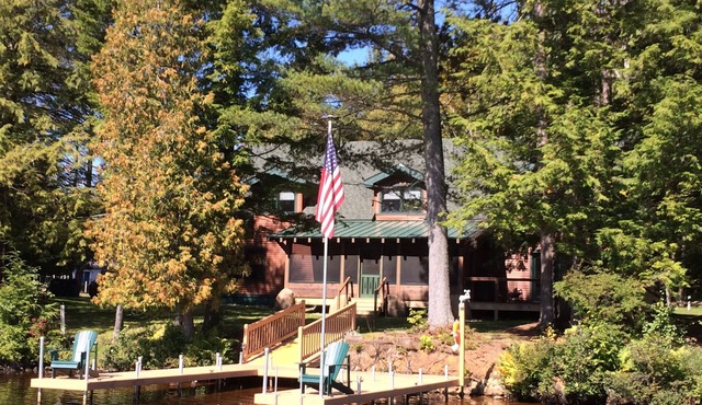 Waterfront year-round lodge surrounded by magnificent lakes and mountains