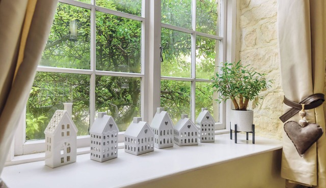 WATERLOO MILL COTTAGE, family friendly in Wotton-Under-Edge