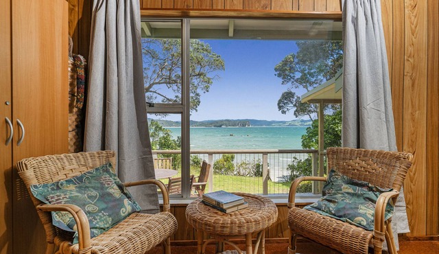 Waters Edge Cottage - Hahei Bach