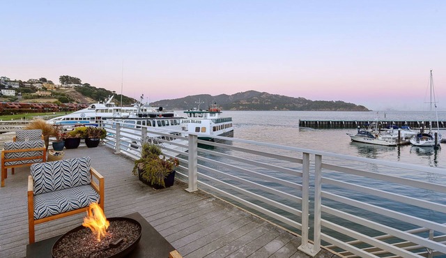 Waters Edge Hotel