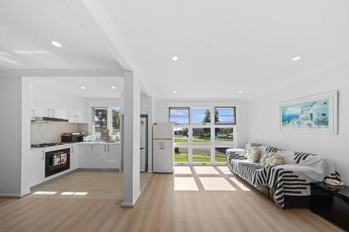 Waterside 3 BDR House with Fully Fenced & Car Park