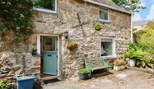 Waterside Cottage, rural St Ives, 7 minutes to the nearest beach