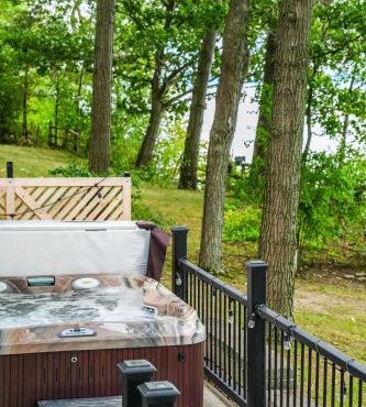 Waterside Leisure Lakefront Hot Tub & Game Room