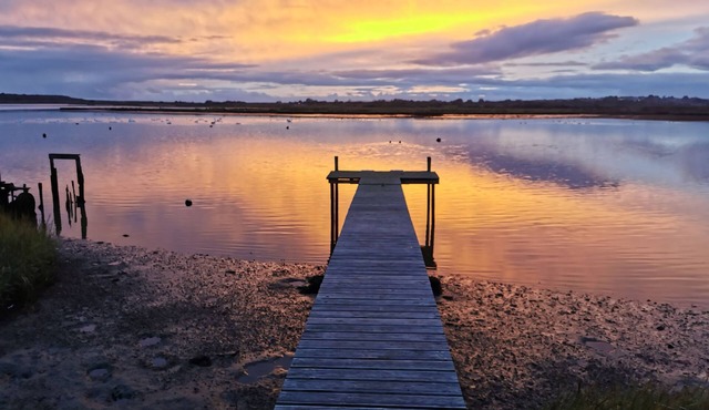 'Waterside' - overlooking Mudeford Harbour - * No Booking Fees *