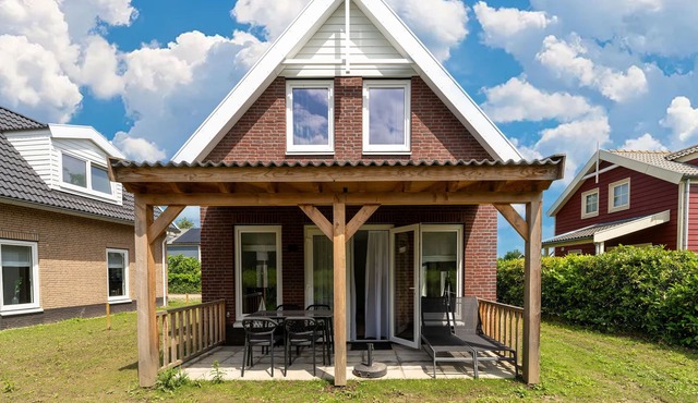 Waterside Retreat Sauna, Garden and Fishing Jetty