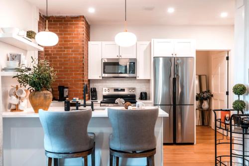 Waterside Step-free 2BR, Near Brown and RISD, Free Parking