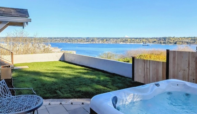 Waterview 4BR Home w/Hot Tub, Spa Bath & Game Room