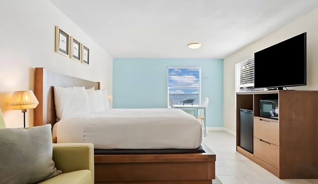 Waterview Stay w/Pool & Private Beach Access | Free Breakfast