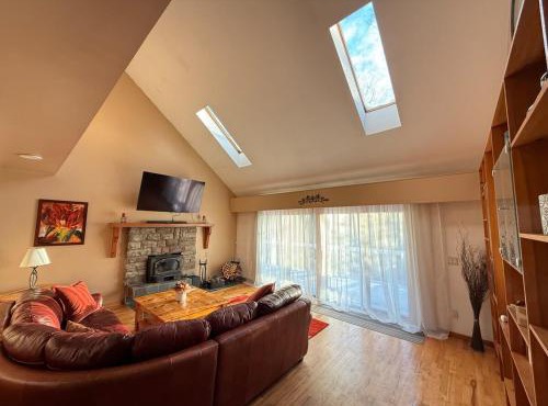 Waterville Estate chalet perfect for relaxing stays Access to Pool, Hot Tub, Gym