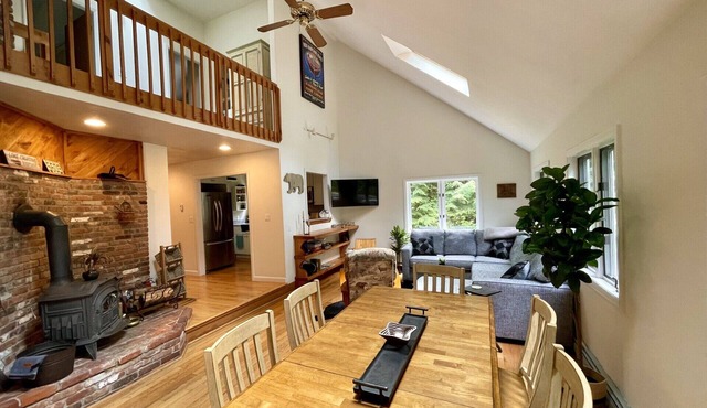 Waterville Estates! Private and peaceful yard, Sleeps 8, 3Br/2Ba, Fire Pit, Deck
