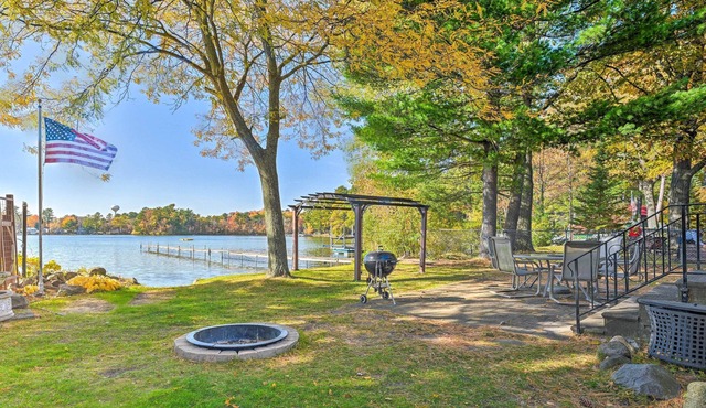 Waupaca Lake Cottage w/ Fire Pit & Boat Dock
