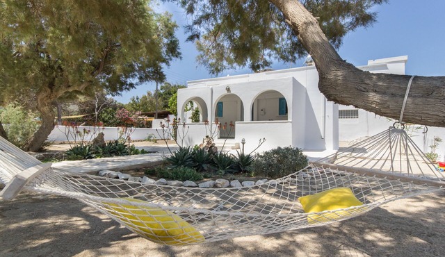 Wave Lullaby, Peaceful Beachfront Retreat in Paros