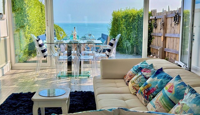 Wave Watcher | Stunning Panoramic Seaview | Sleeps 8 | Near Beach & Centre | Parking | 3 Bathrooms