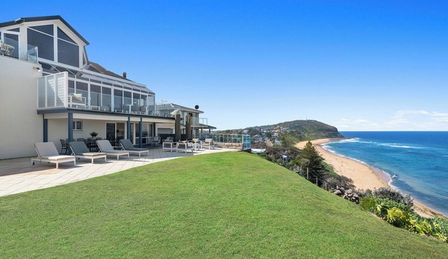 WAVE WATCHER - New Listing, Beach Front, Pool