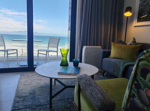 Wavescapes Chic Seaside Stay