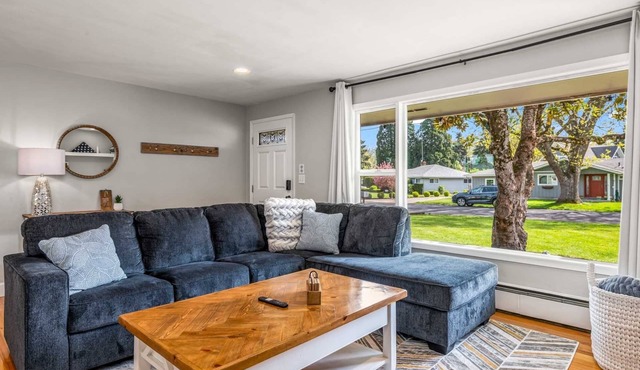 Wayside Retreat, just mins to Autzen Stadium, PK park, Hayward, game rm, firepit