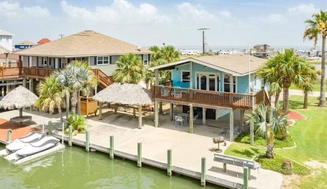 WEEKDAY SPECIAL! This canal home near San Luis Pass has great fishing !