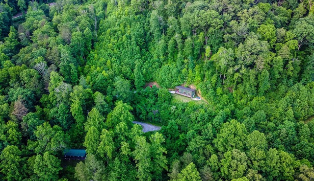 Weekdays discounted. Private & dog friendly with a view! Near Casino, WCU