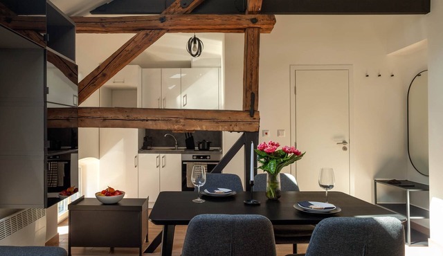 Weekend Escape (FREE PARKING), Weekend Escape by Ruby Red House