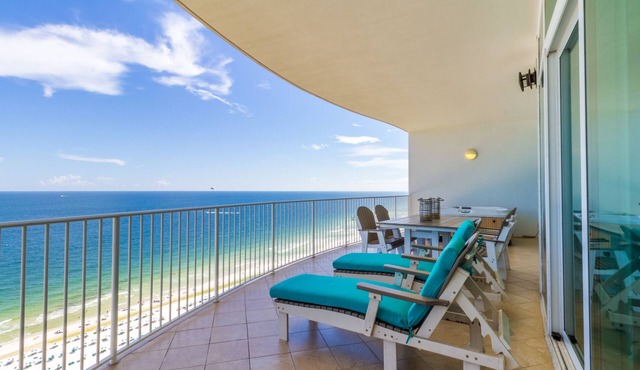 Weekend getaway starts here ! 3 bdr gulf front sleeps 8 Lovely condo! C tower