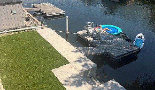 Weeki Wachee 3BR Private Dock, Kayak, Fish & Boat, Trailer Parking, Sleeps 6