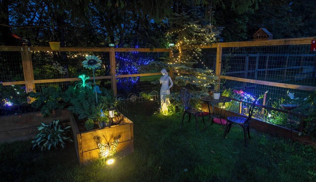 Weekly, monthly discounts, clean, comfy pet friendly, sleeps 4, hostess managed