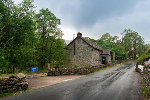 Weirside, Chapel Stile