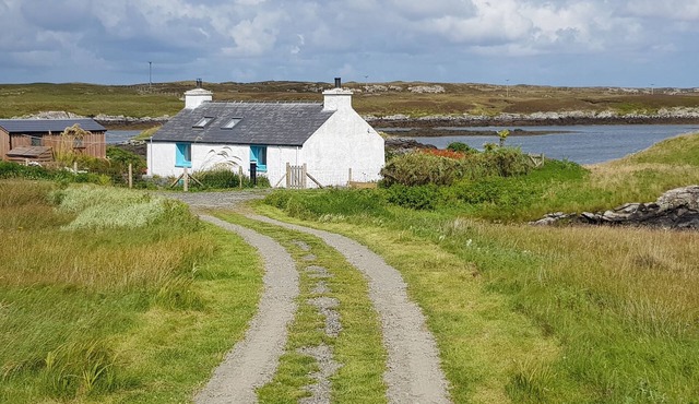 Welcome to Airidh an Dobhrain - our secluded cottage by the lochside